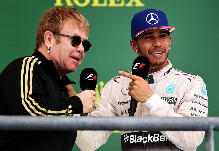 Elton John ha intervistato Lewis sul podio. Afp